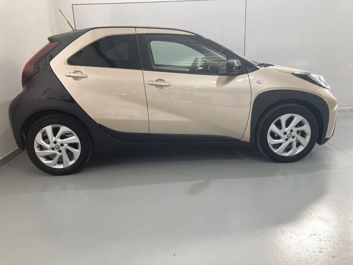 Toyota Aygo X usata a Barletta-Andria-Trani (5)