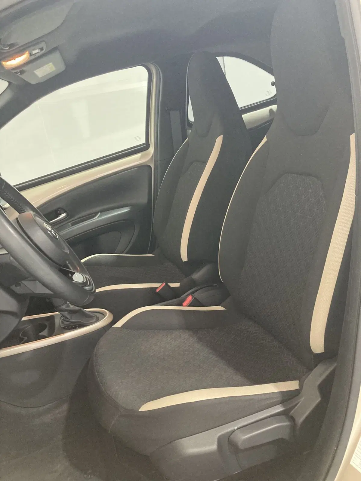 Toyota Aygo X usata a Barletta-Andria-Trani (9)