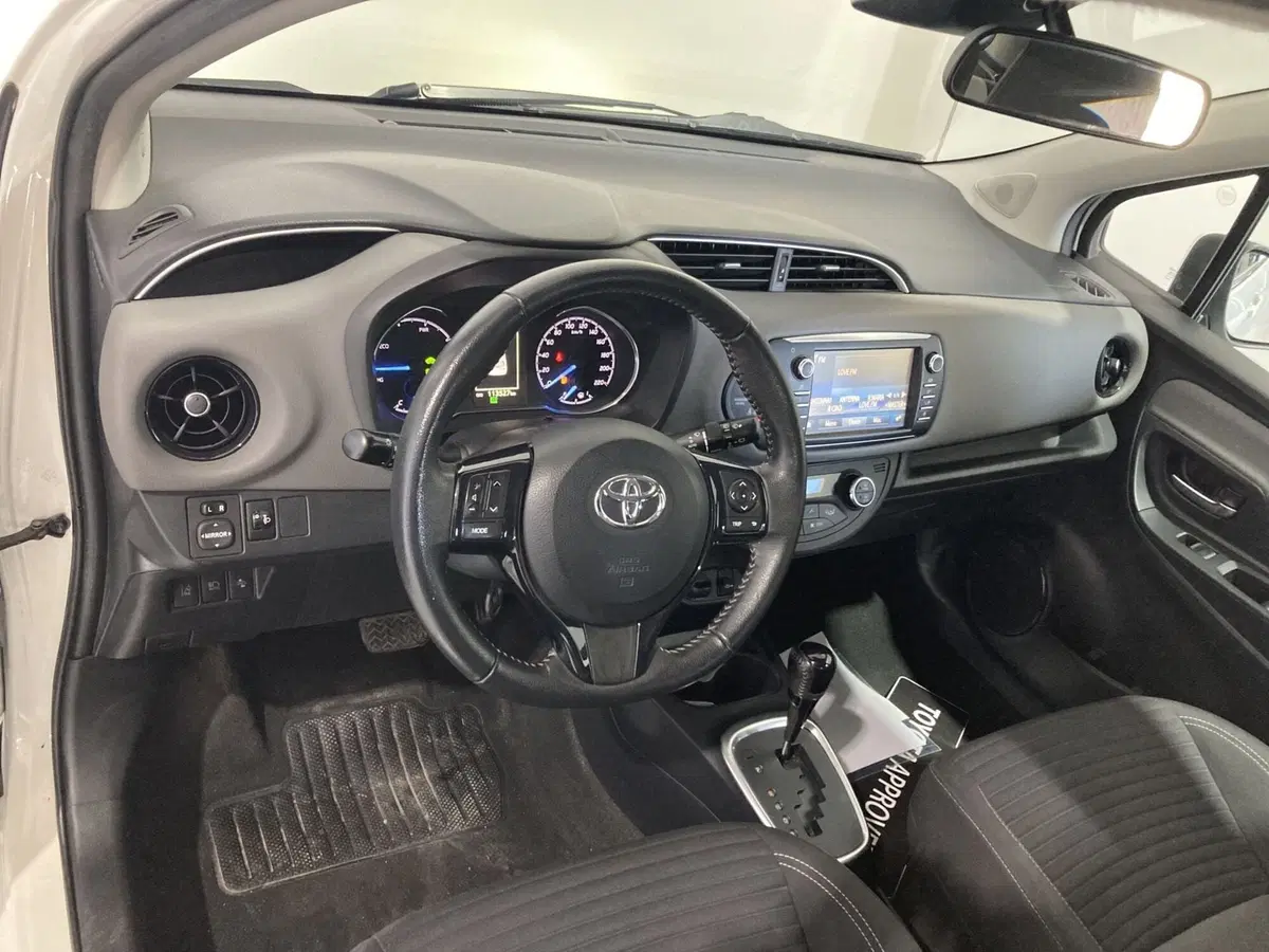 Toyota Yaris usata a Barletta-Andria-Trani (12)