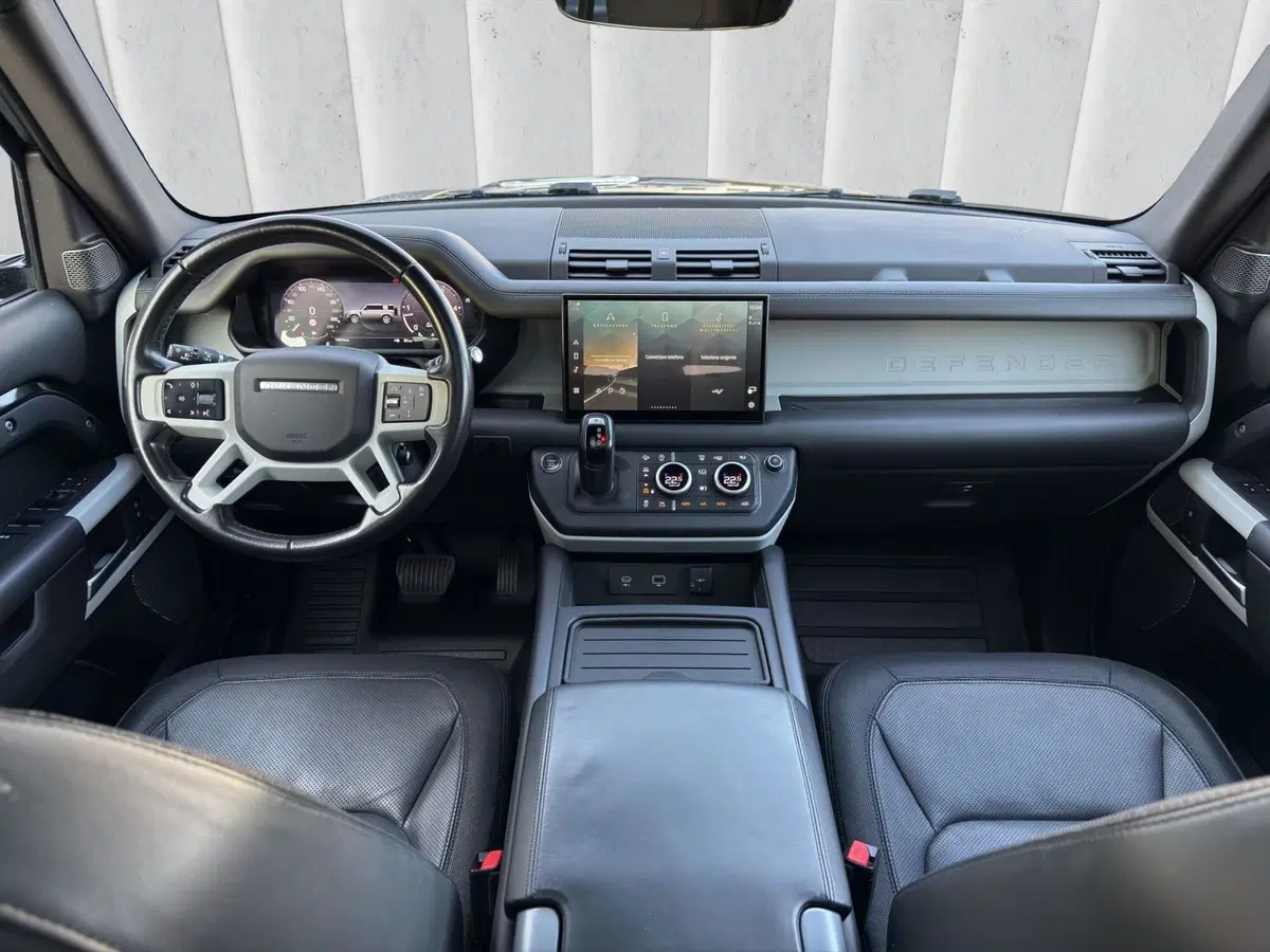 Land Rover Defender usata a Lecco (4)