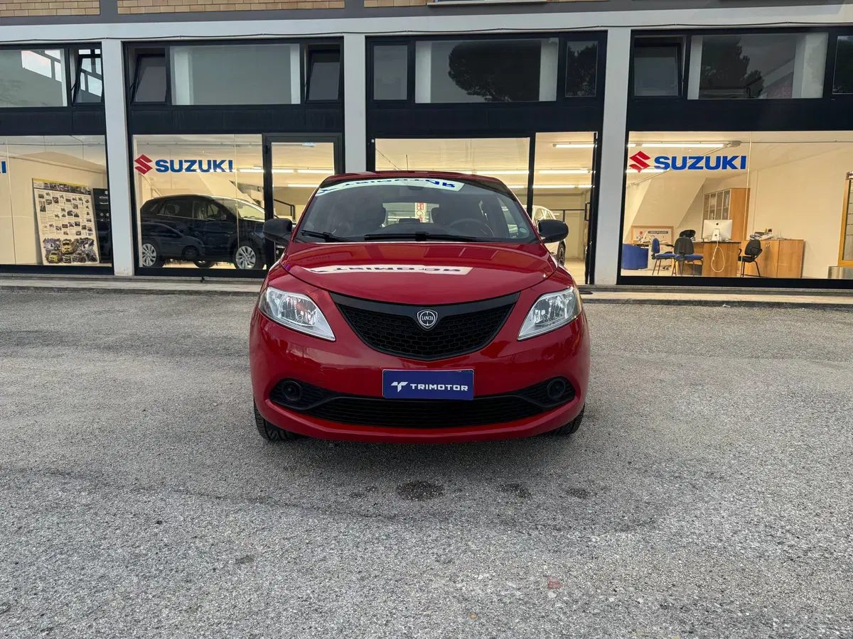 Lancia Ypsilon usata a Teramo