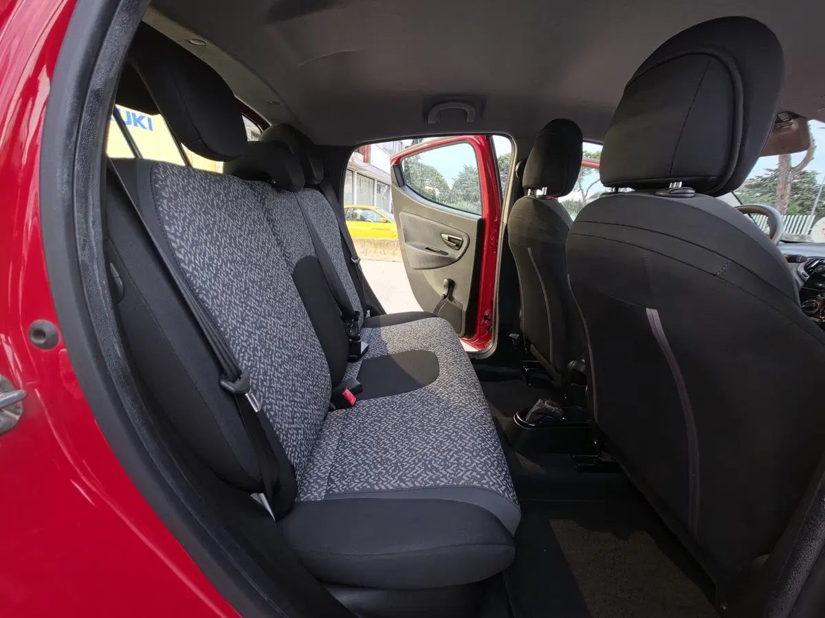 Lancia Ypsilon usata a Teramo (15)