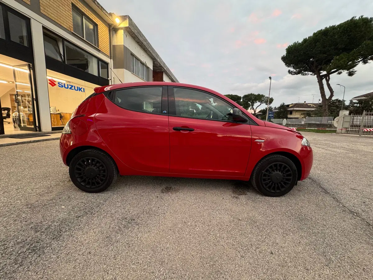 Lancia Ypsilon usata a Teramo (2)