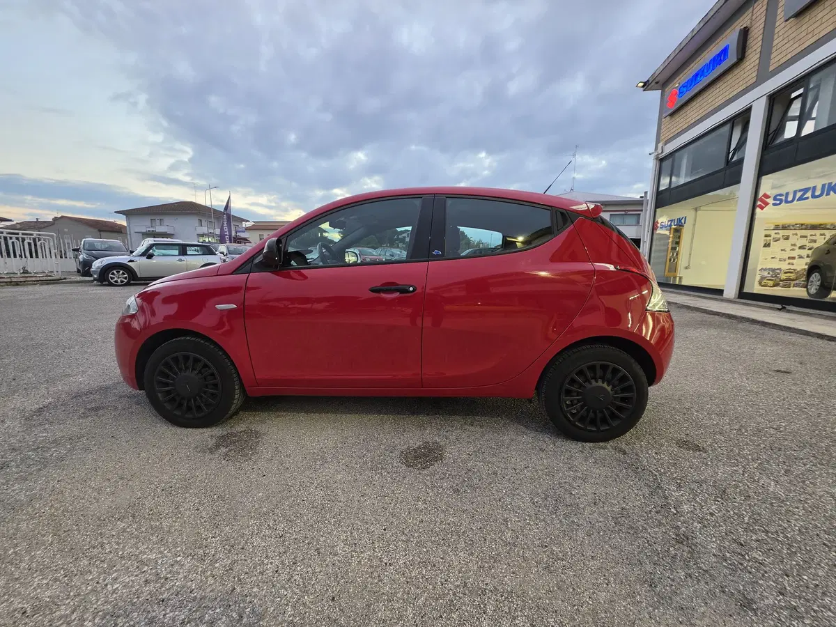 Lancia Ypsilon usata a Teramo (3)