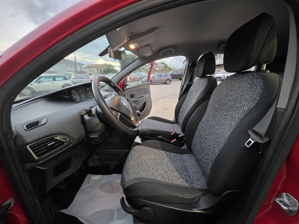 Lancia Ypsilon usata a Teramo (7)