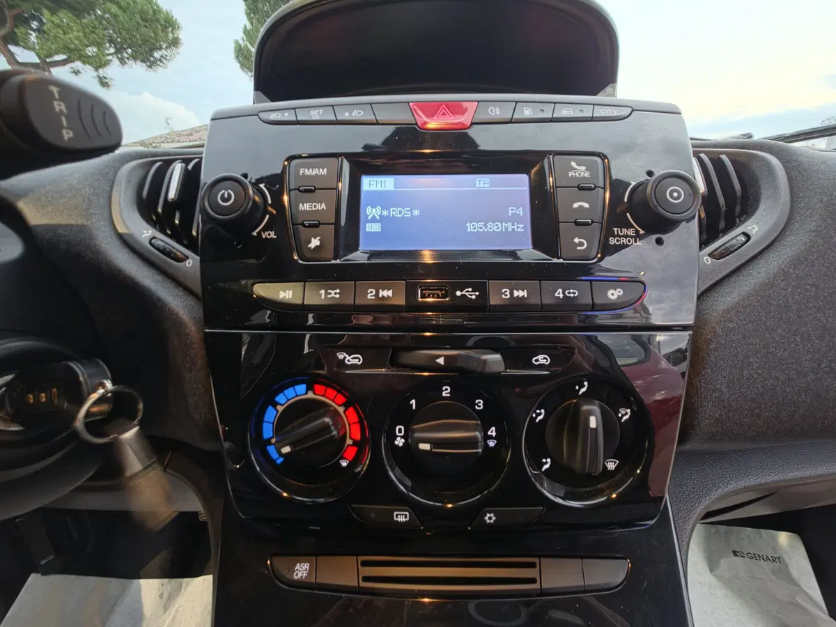 Lancia Ypsilon usata a Teramo (9)