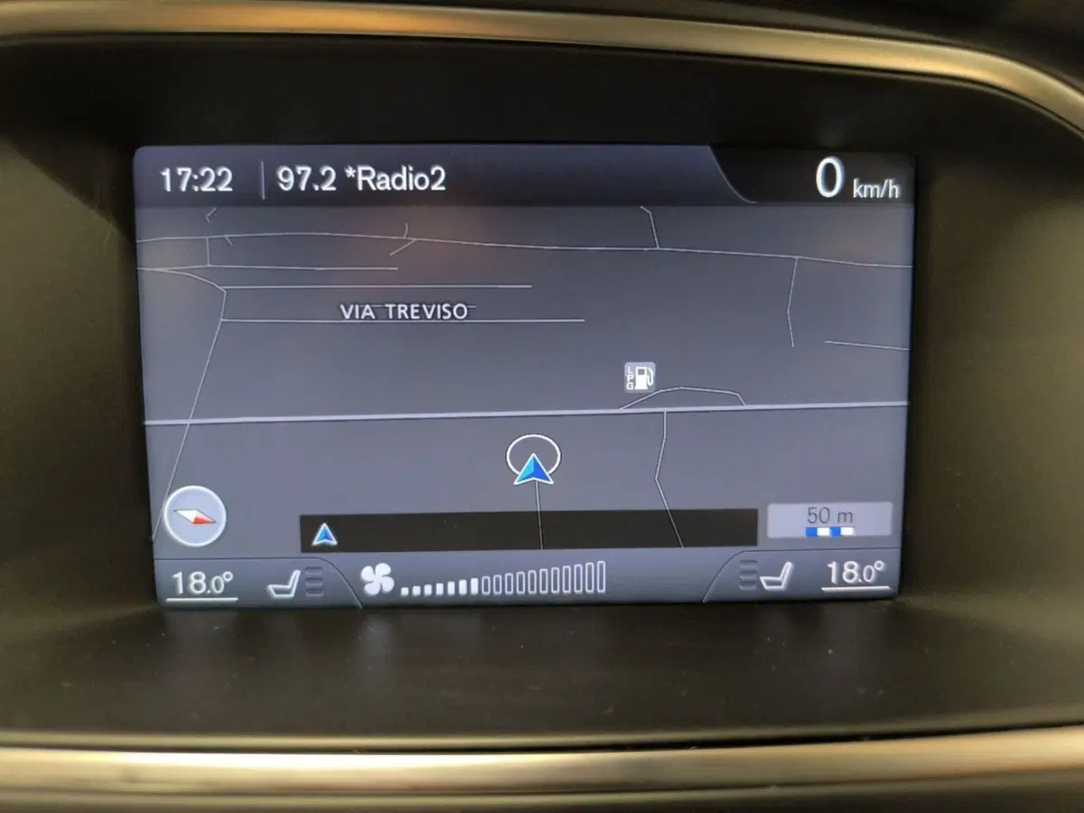 Volvo V40 Cross Country usata a Udine (12)