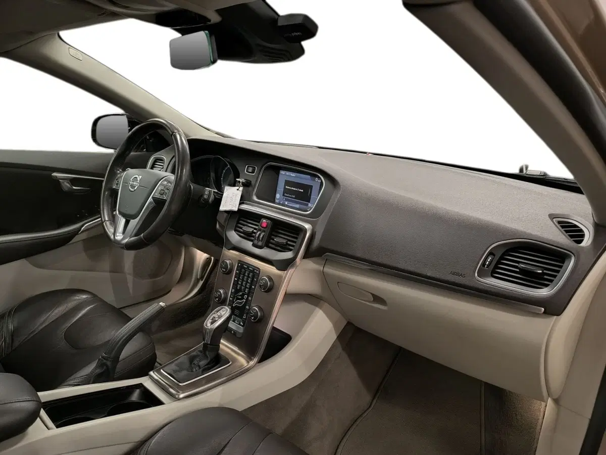 Volvo V40 Cross Country usata a Udine (13)