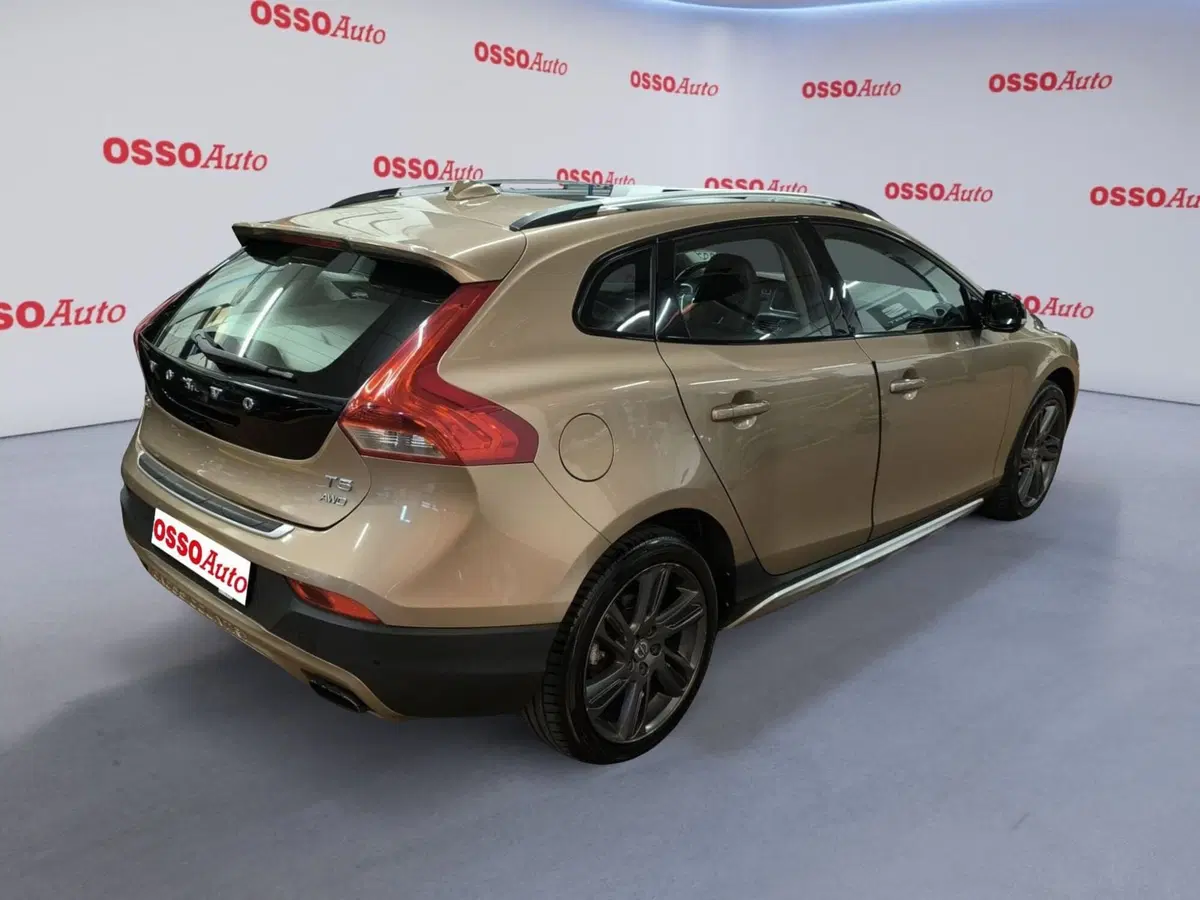 Volvo V40 Cross Country usata a Udine (3)