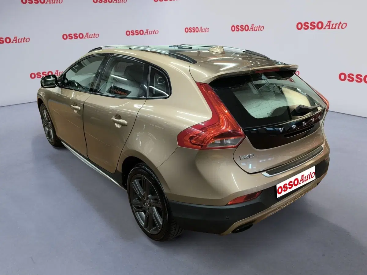 Volvo V40 Cross Country usata a Udine (4)