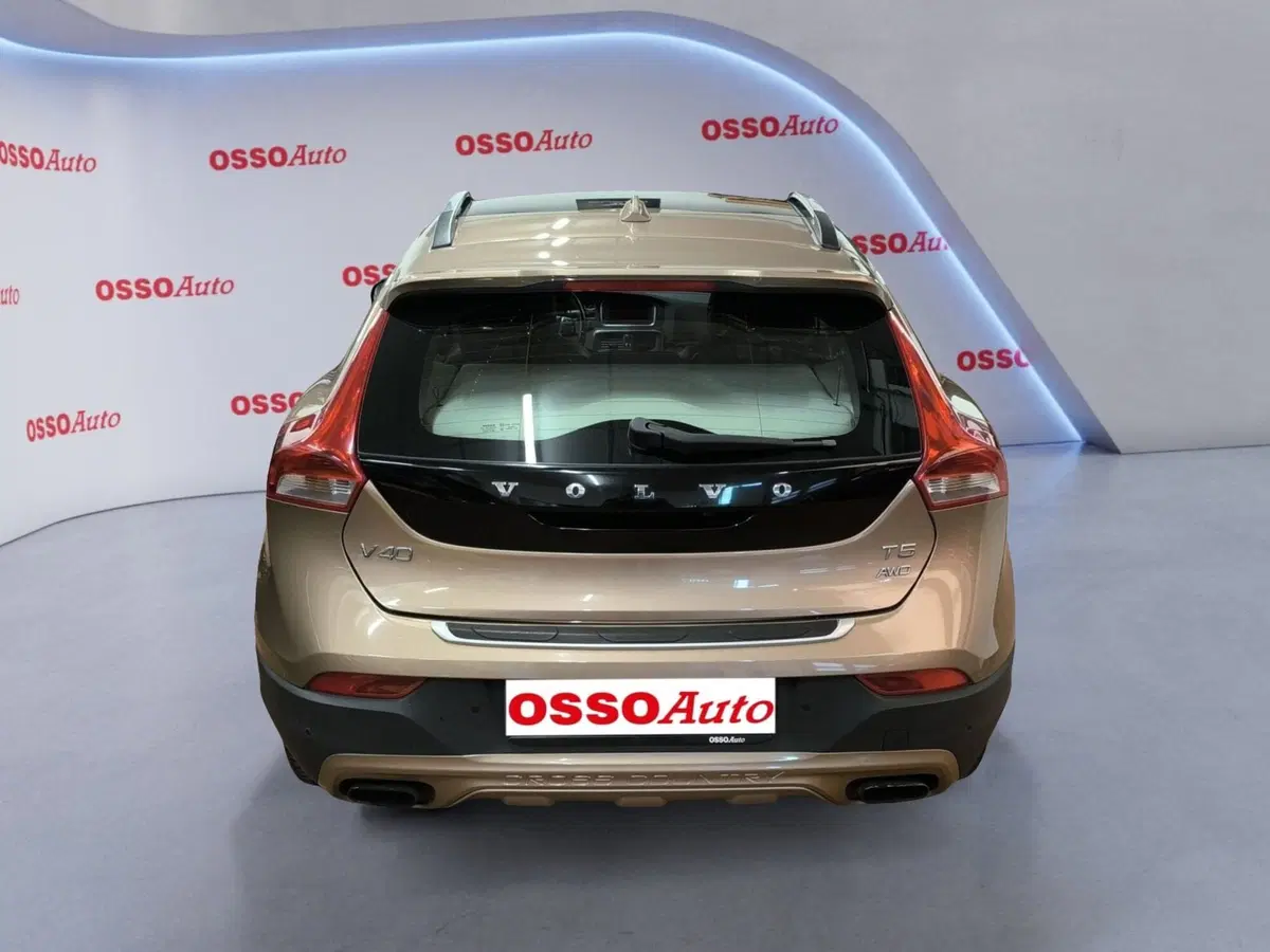 Volvo V40 Cross Country usata a Udine (6)