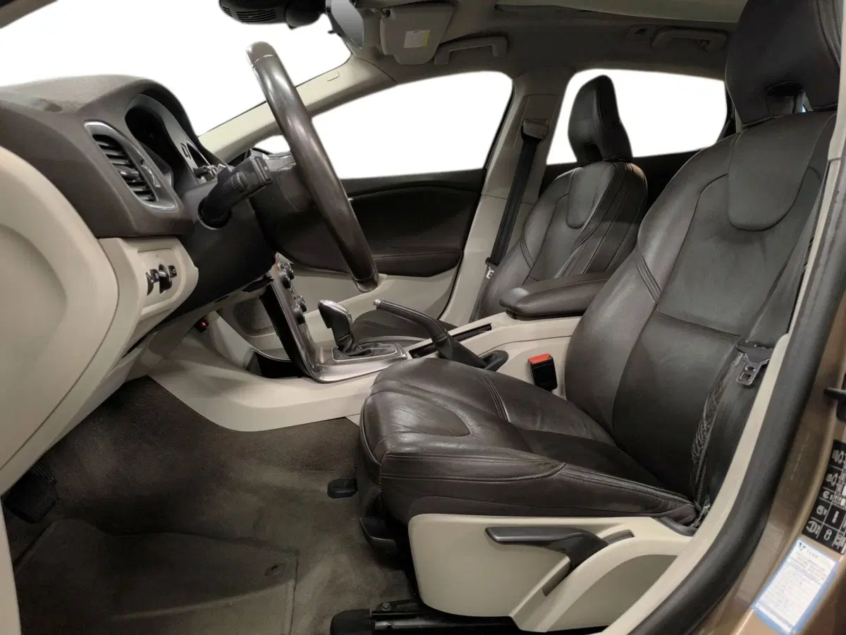 Volvo V40 Cross Country usata a Udine (8)