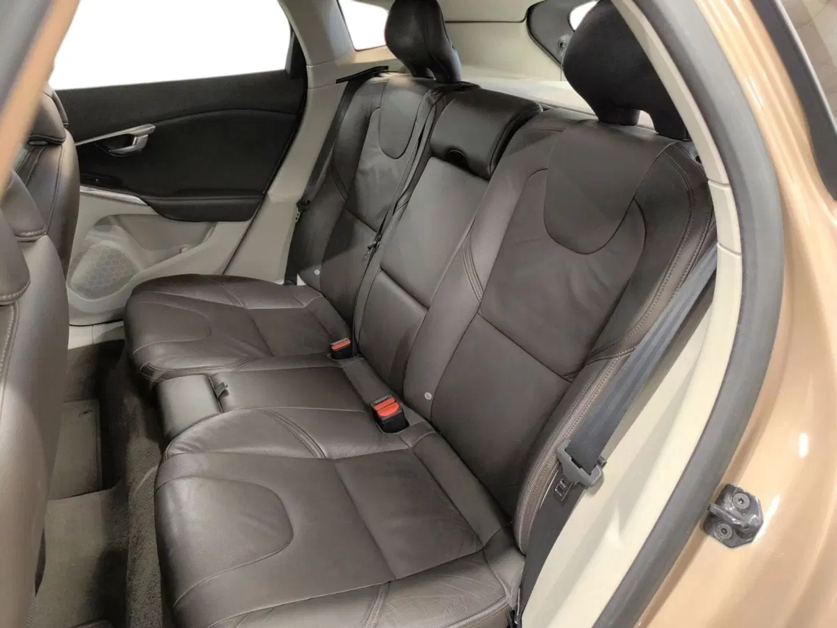 Volvo V40 Cross Country usata a Udine (9)