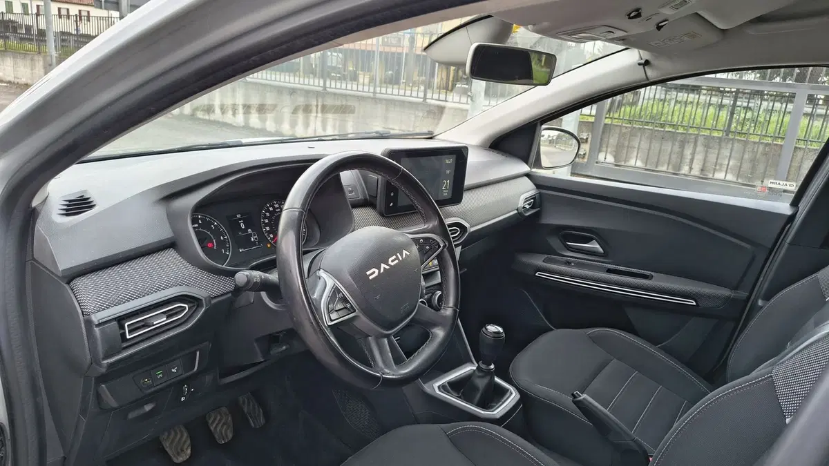 Dacia Jogger usata a Padova (9)