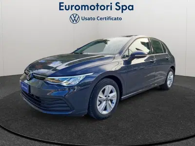 Volkswagen Golf 1.0 eTSI EVO DSG Life del 2023 usata a Monteriggioni
