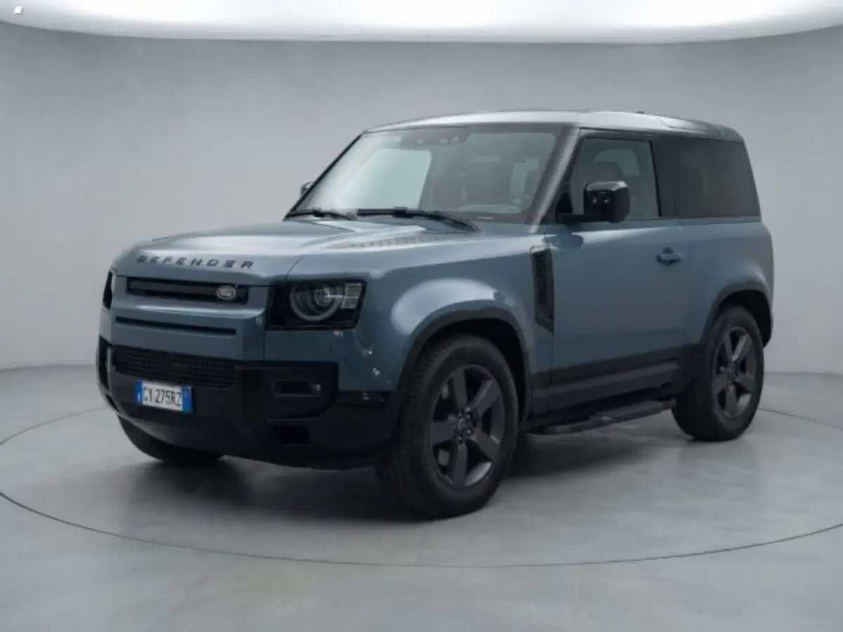 Land Rover Defender usata a Lucca (2)