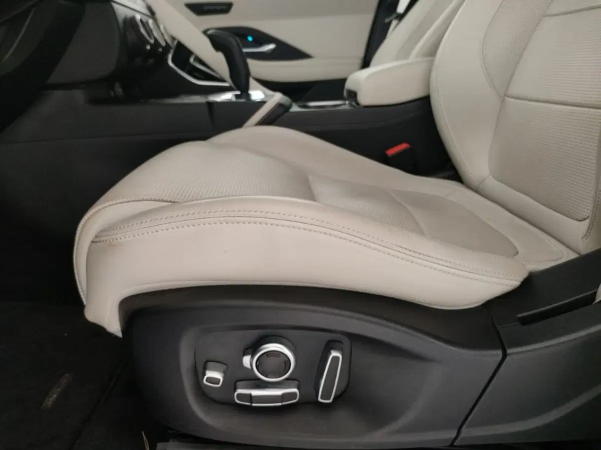 Jaguar E-Pace usata a Ragusa (11)