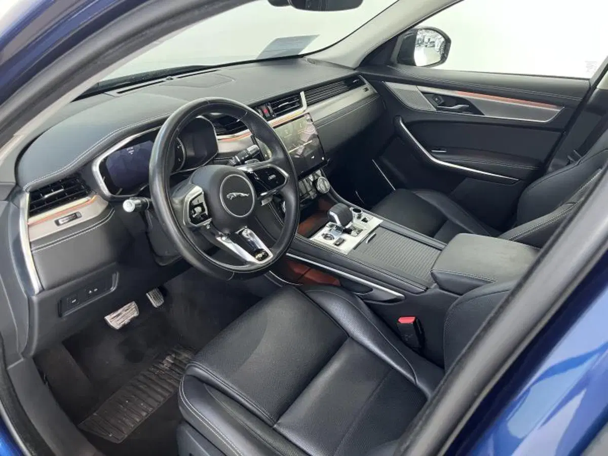 Jaguar F-Pace usata a Venezia (10)