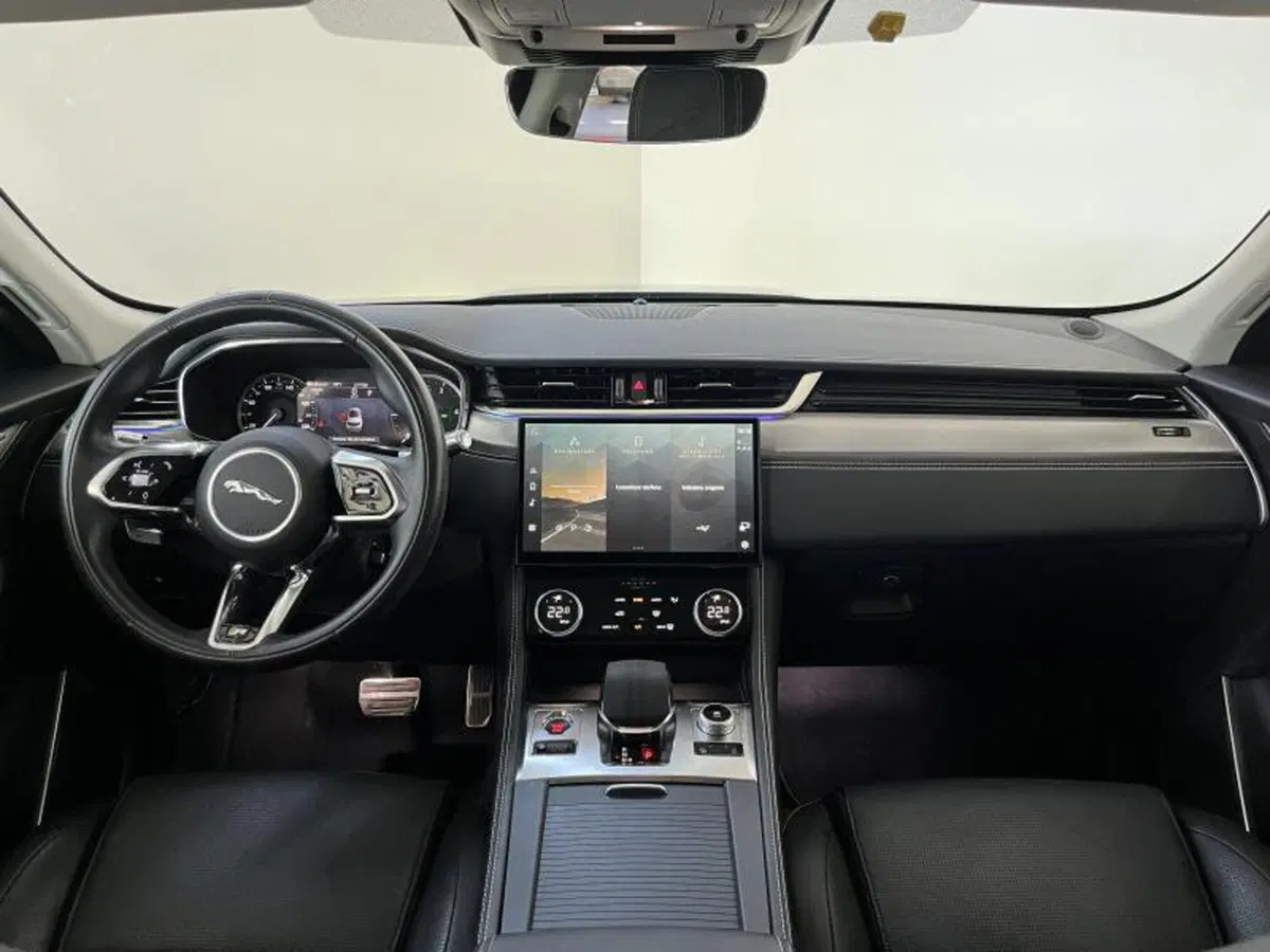 Jaguar F-Pace usata a Venezia (16)
