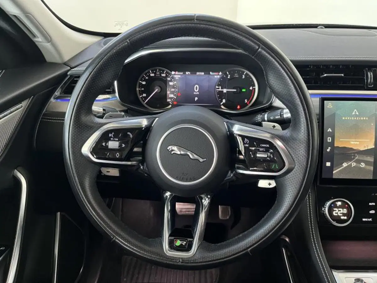 Jaguar F-Pace usata a Venezia (17)
