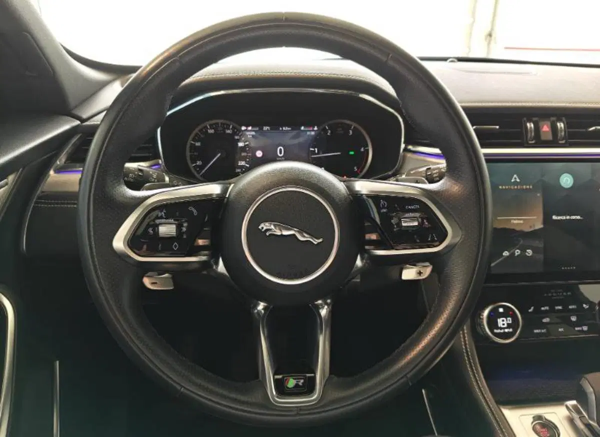 Jaguar F-Pace usata a Venezia (15)