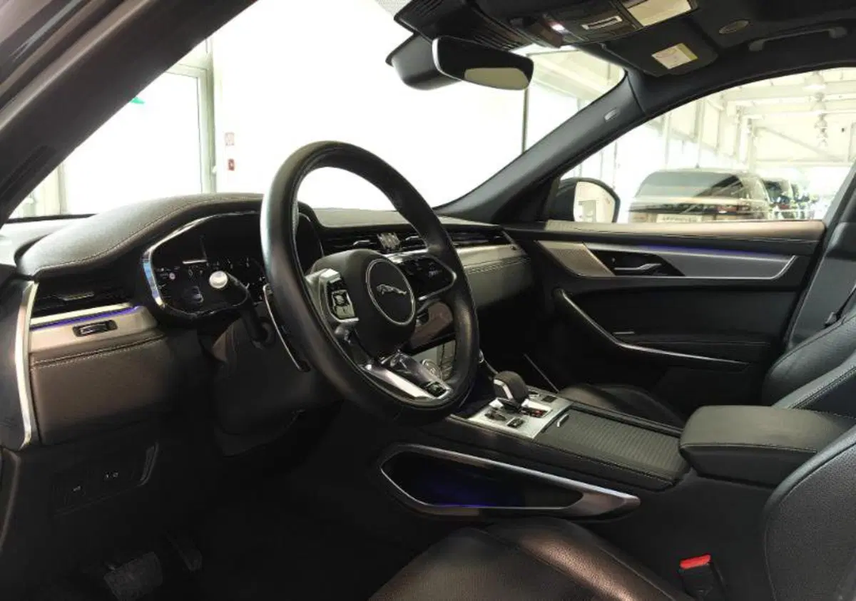 Jaguar F-Pace usata a Venezia (2)