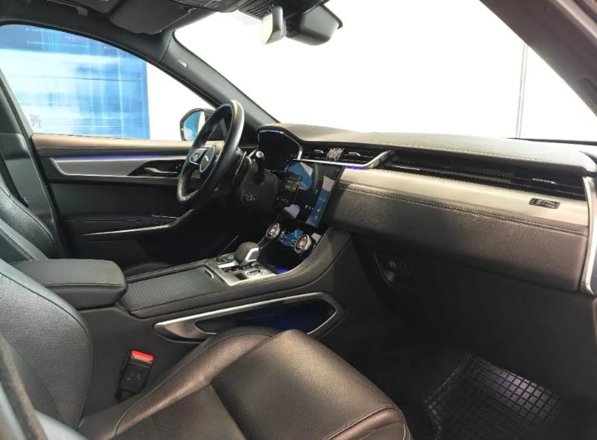 Jaguar F-Pace usata a Venezia (5)
