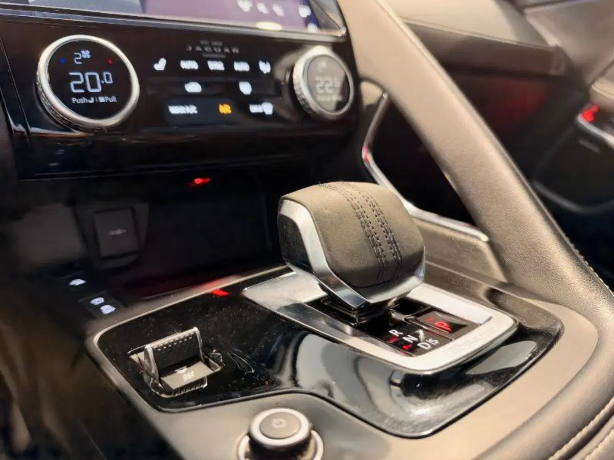 Jaguar E-Pace usata a Venezia (20)