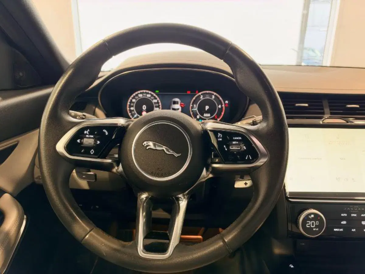 Jaguar E-Pace usata a Venezia (18)