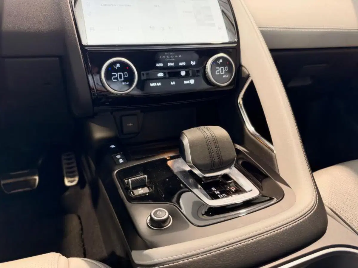 Jaguar E-Pace usata a Venezia (20)