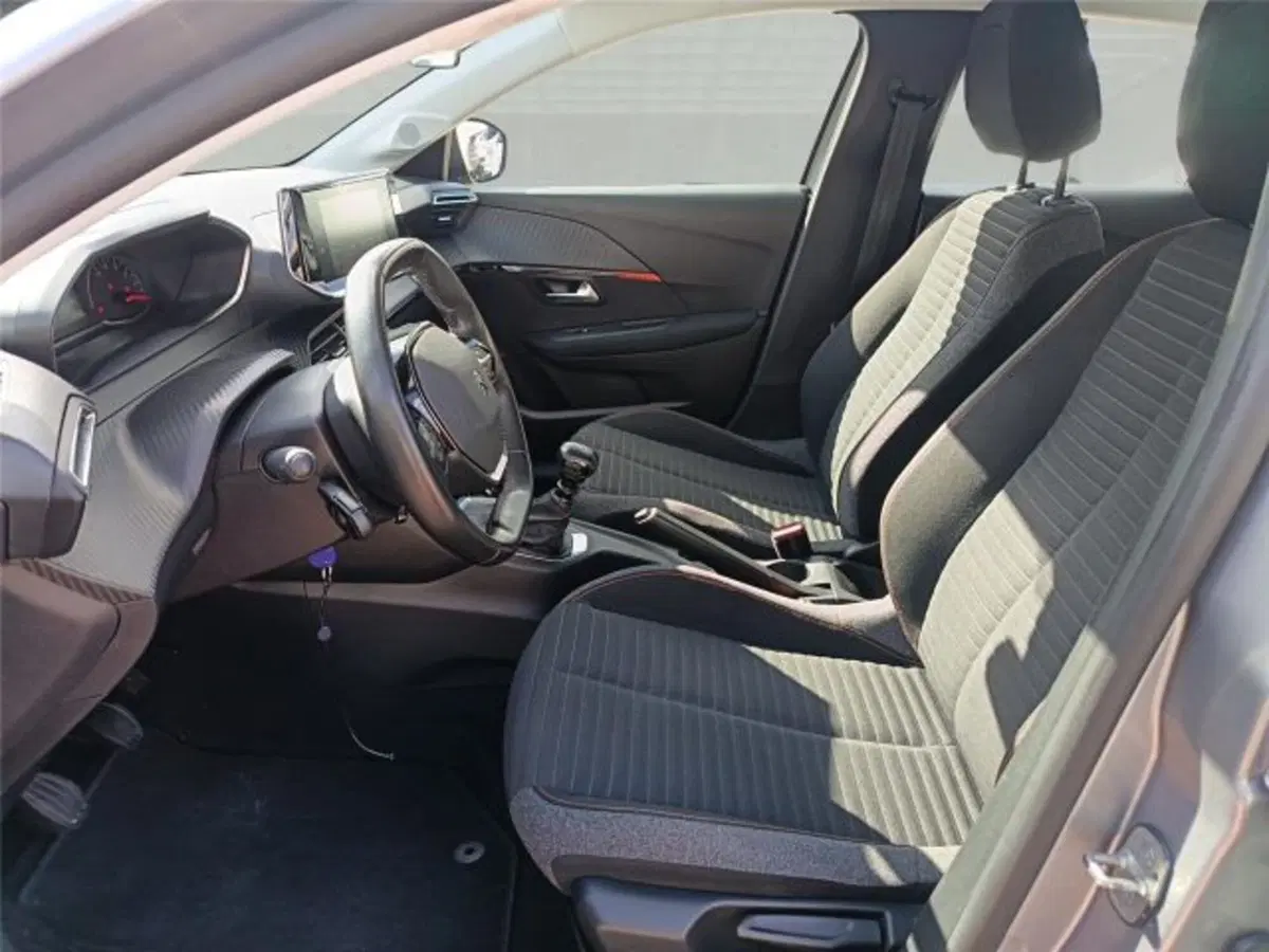 Peugeot 208 usata a Bari (10)