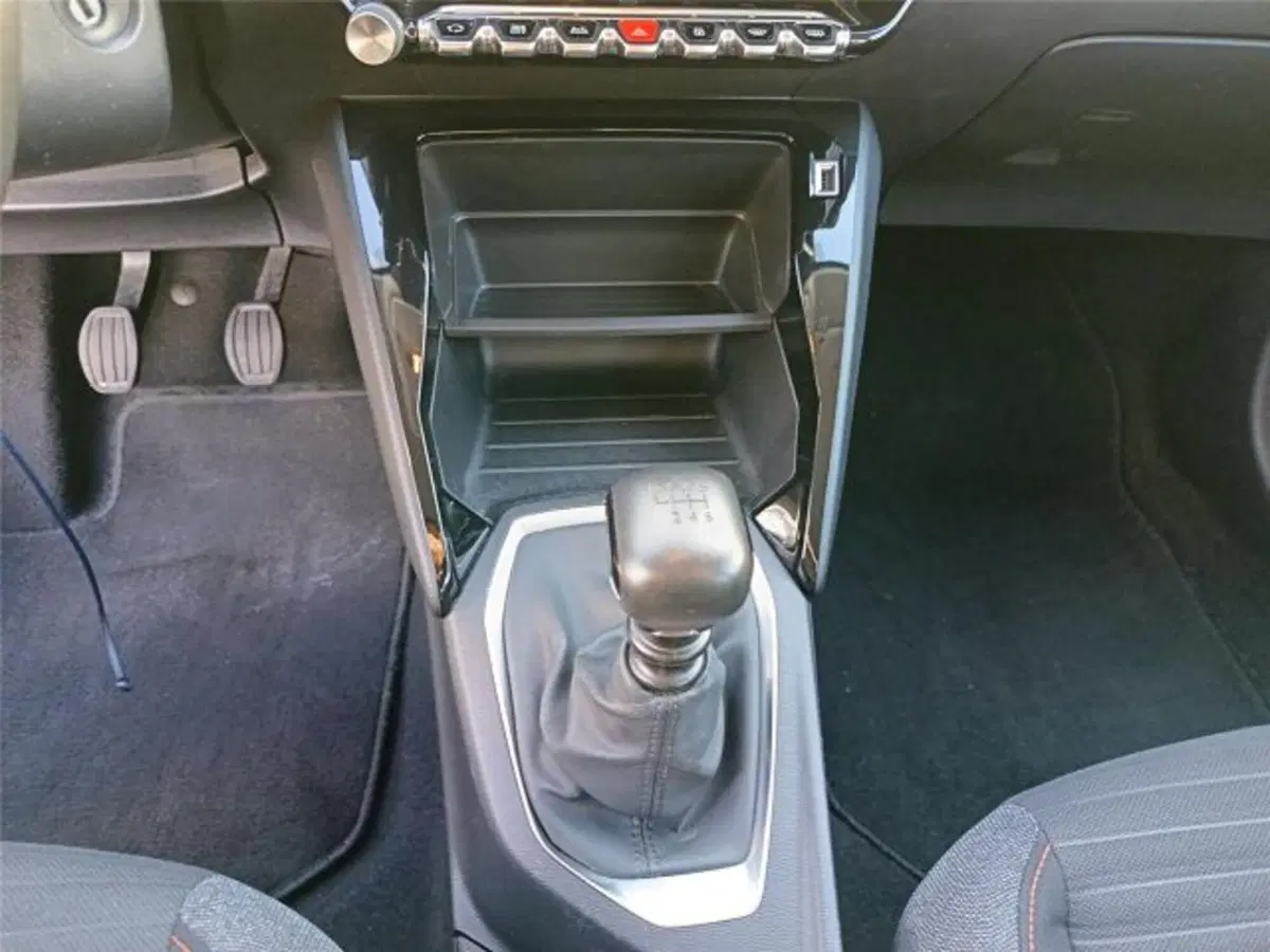 Peugeot 208 usata a Bari (15)
