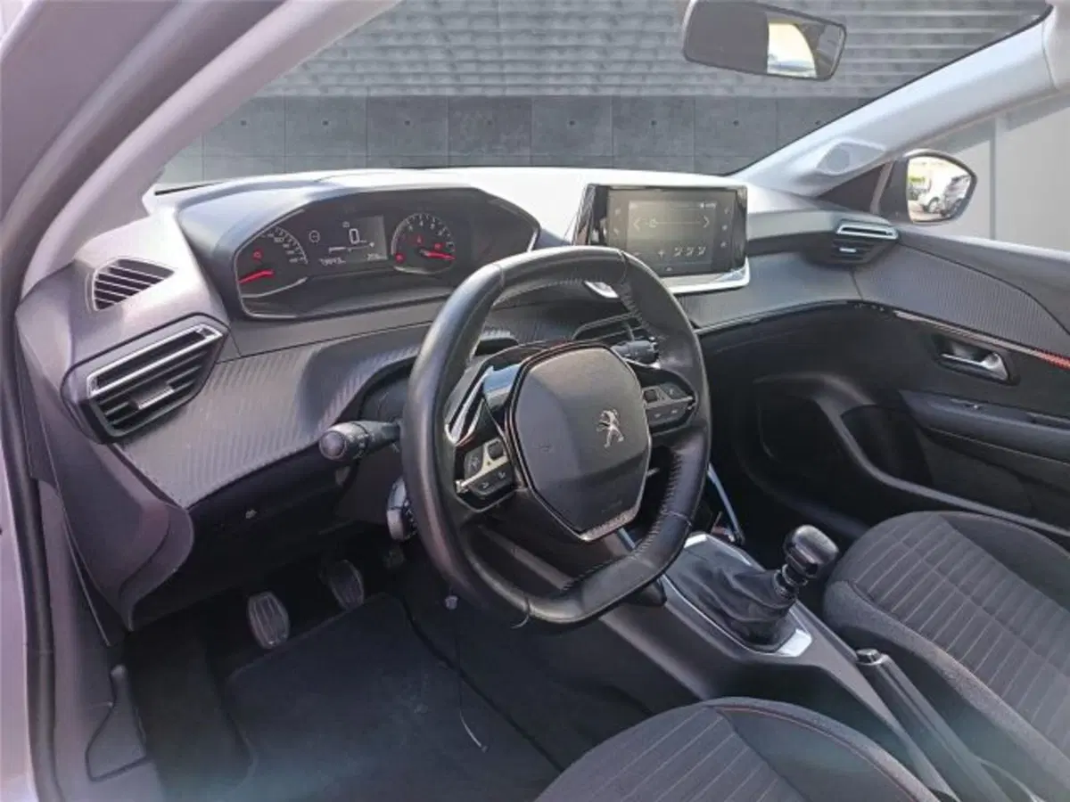 Peugeot 208 usata a Bari (9)
