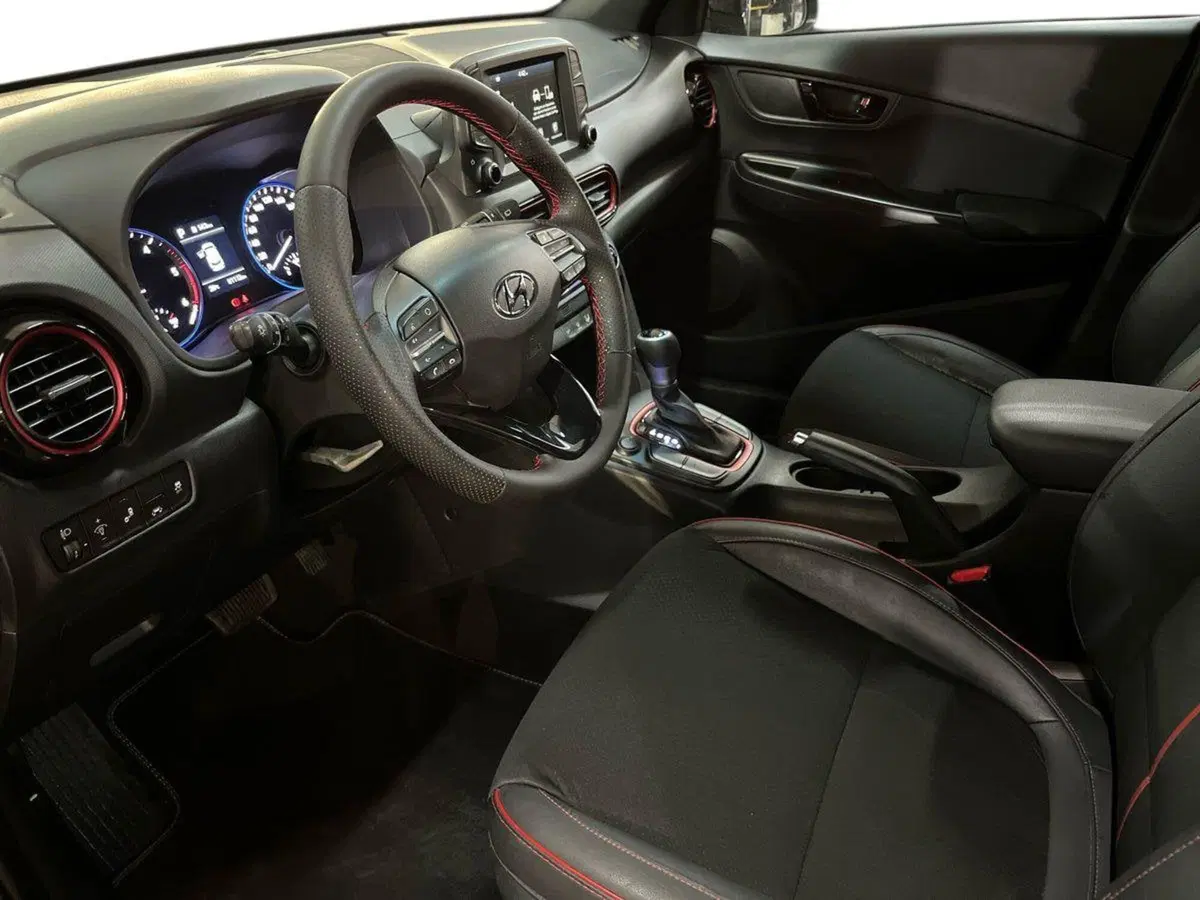 Hyundai Kona usata a Bari (10)