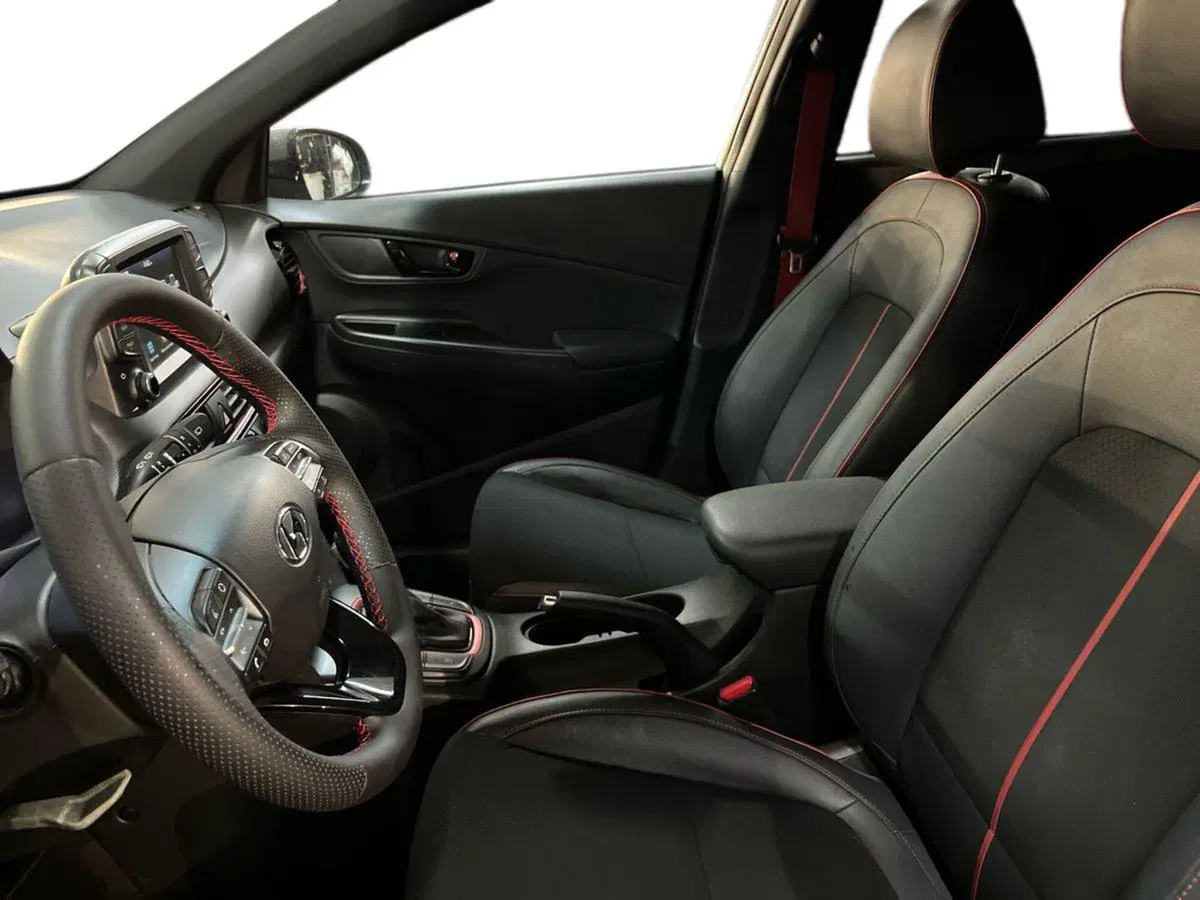 Hyundai Kona usata a Bari (7)