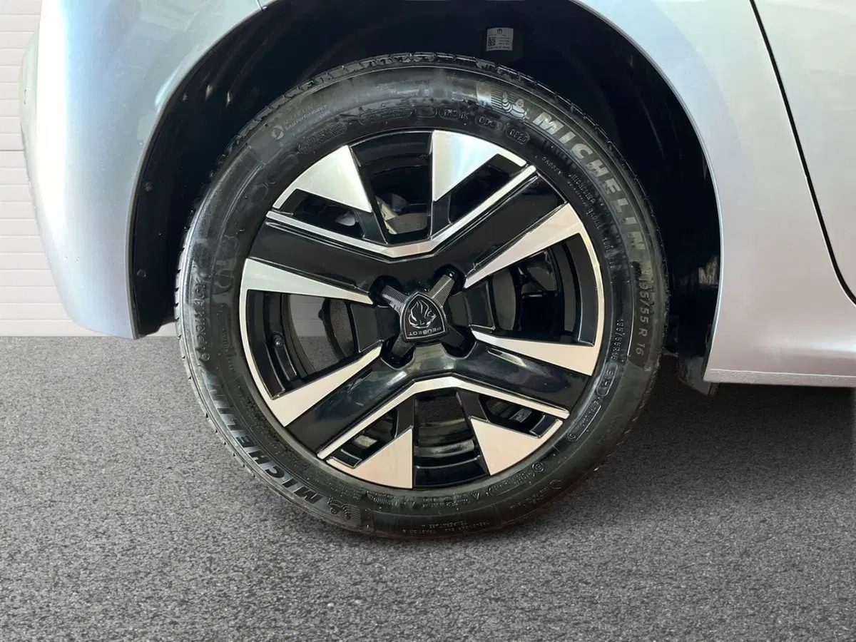 Peugeot 208 usata a Bari (6)