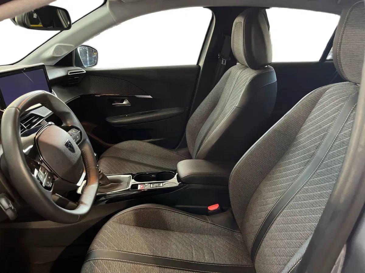 Peugeot 208 usata a Bari (7)