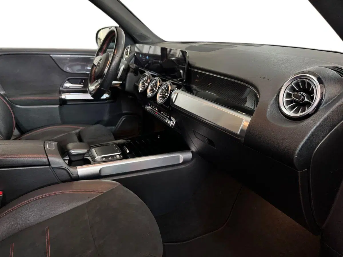 Mercedes-Benz GLB usata a Bari (9)