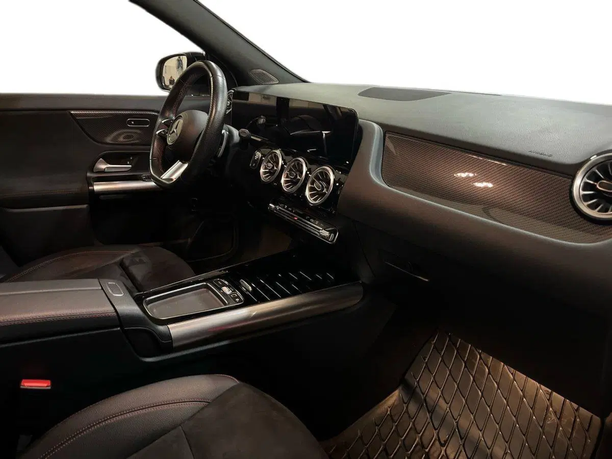 Mercedes-Benz GLA SUV usata a Bari (9)