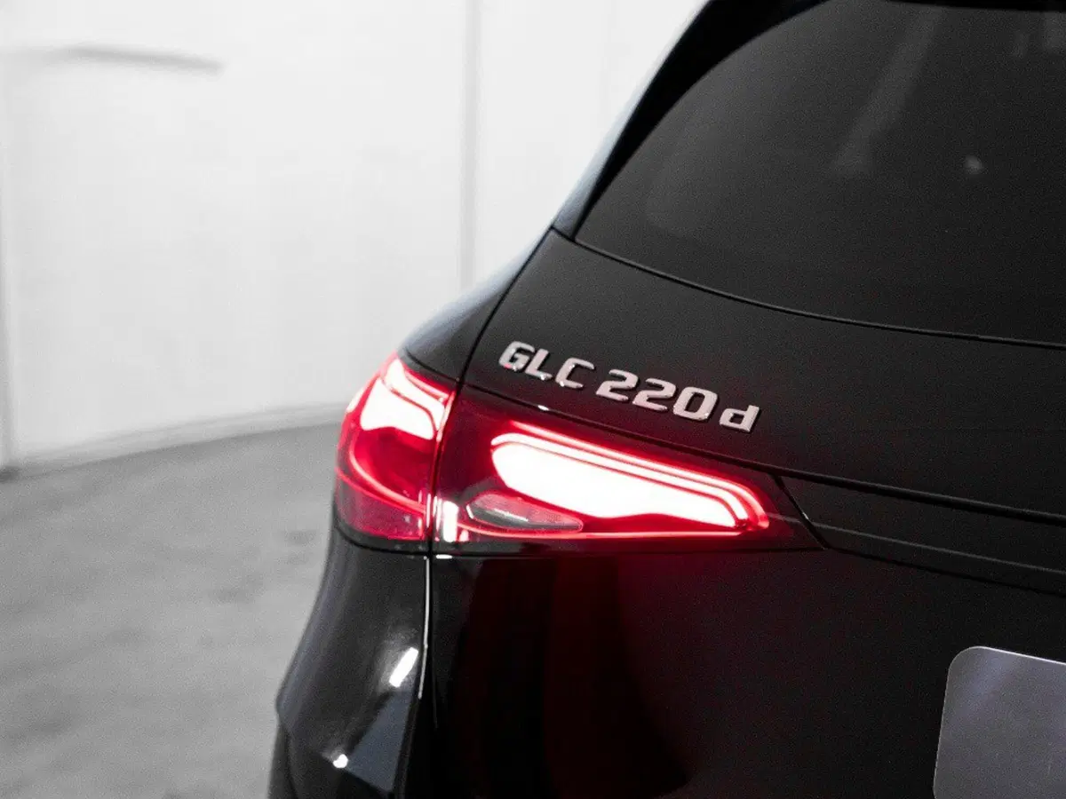 Mercedes-Benz GLC SUV nuova a Macerata (4)