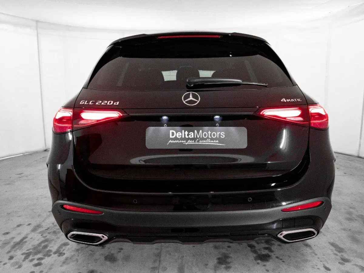 Mercedes-Benz GLC SUV nuova a Macerata (5)