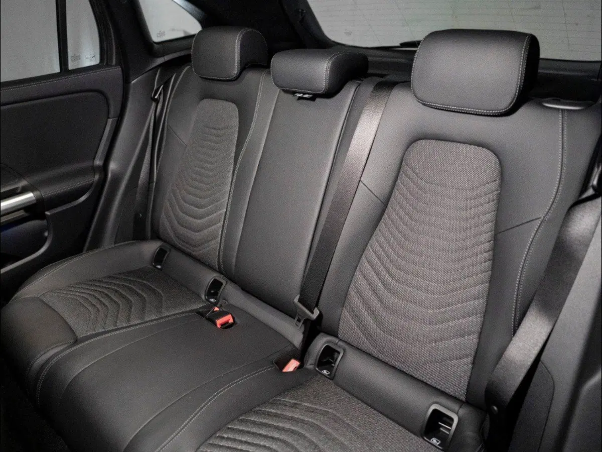 Mercedes-Benz GLA SUV nuova a Macerata (12)