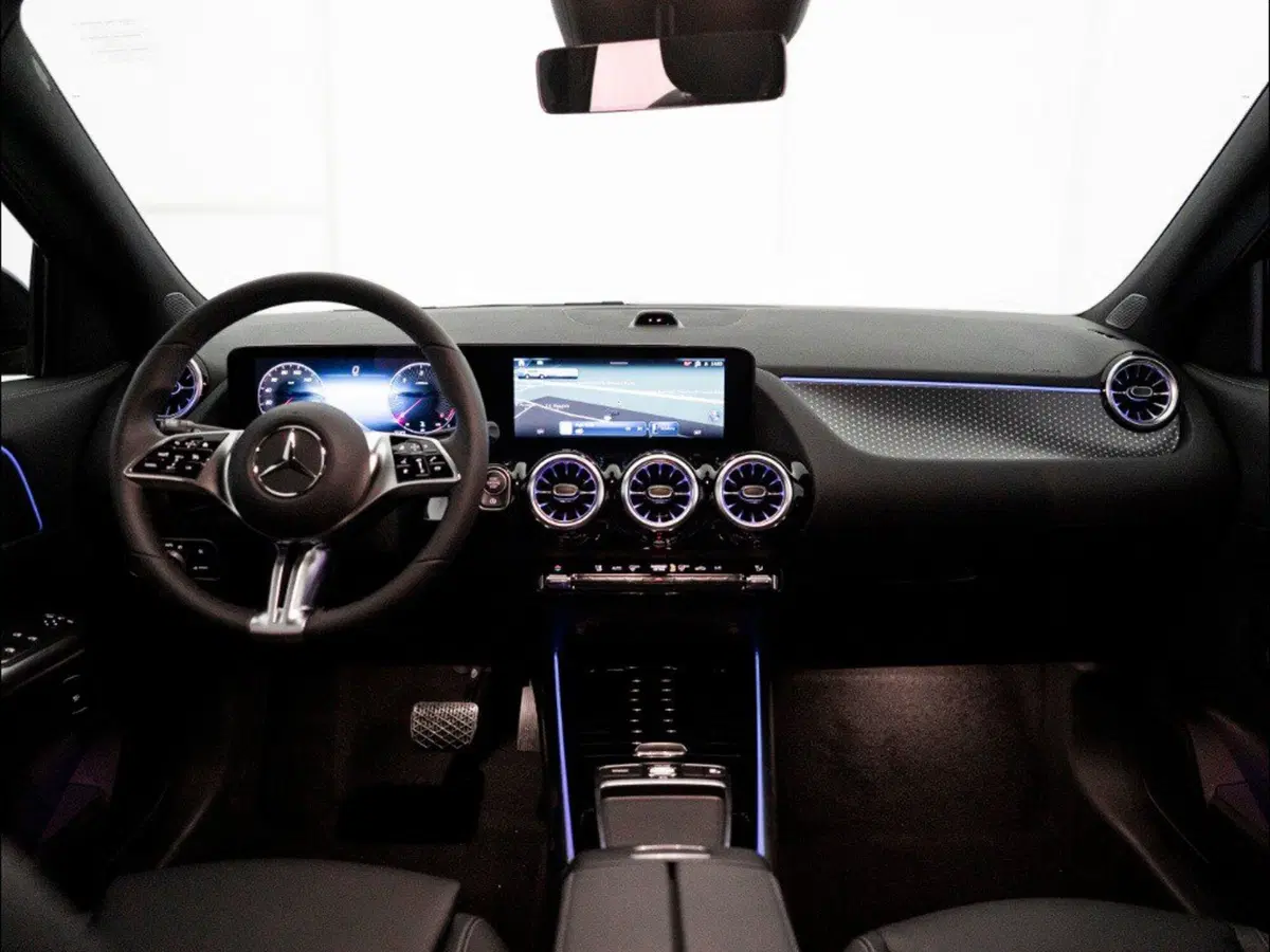 Mercedes-Benz GLA SUV nuova a Macerata (16)