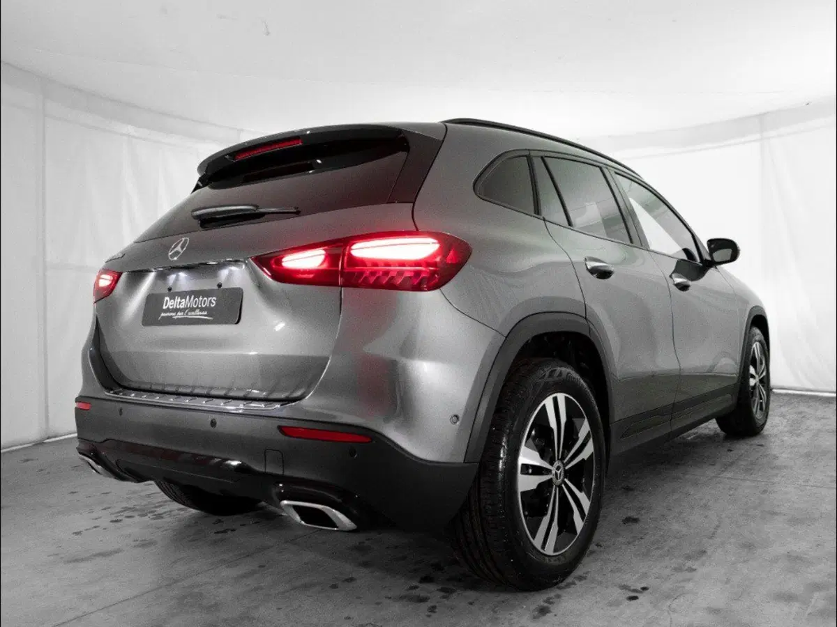 Mercedes-Benz GLA SUV nuova a Macerata (3)