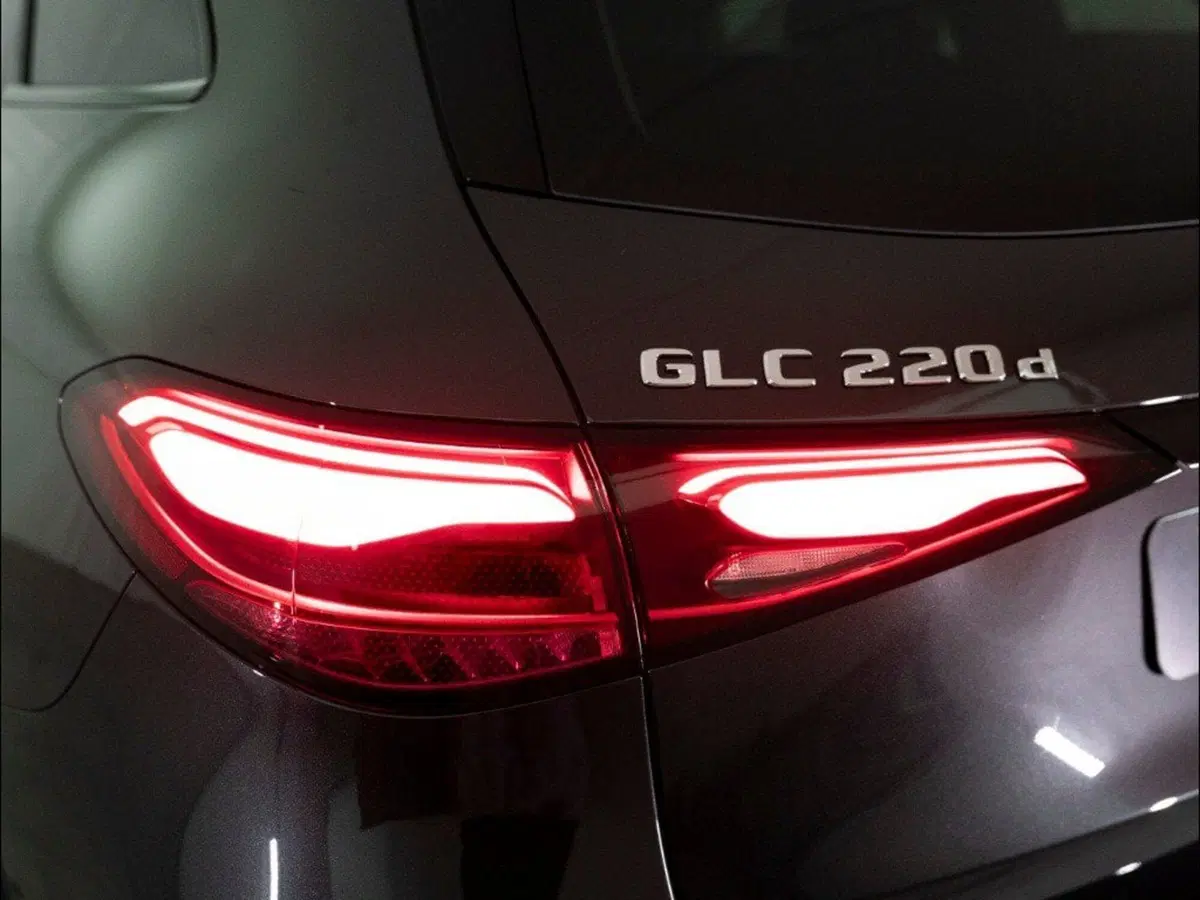 Mercedes-Benz GLC SUV nuova a Ancona (3)