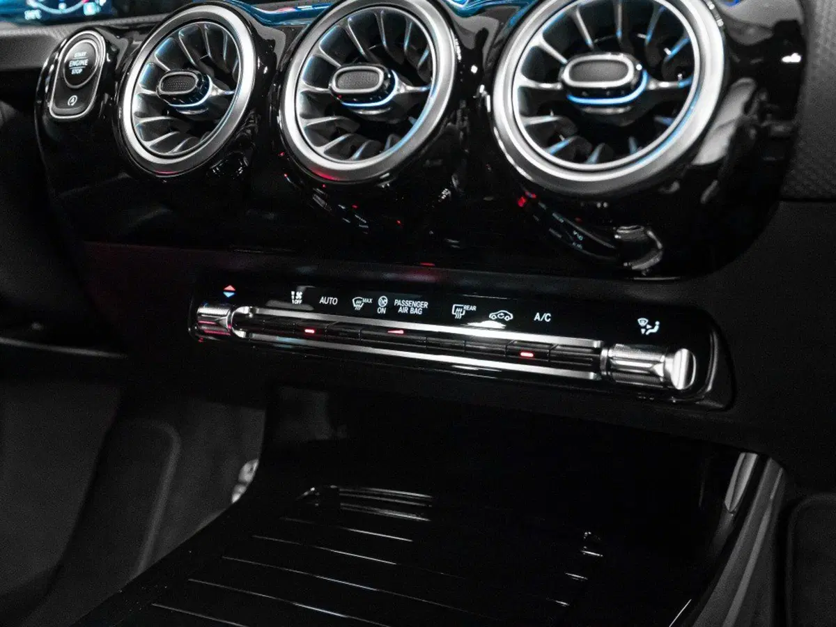 Mercedes-Benz Classe A nuova a Ancona (20)