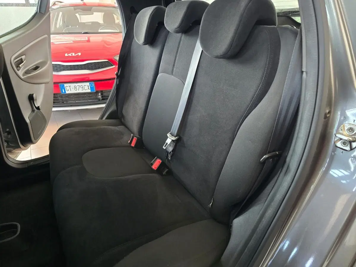 Lancia Ypsilon usata a Rimini (10)