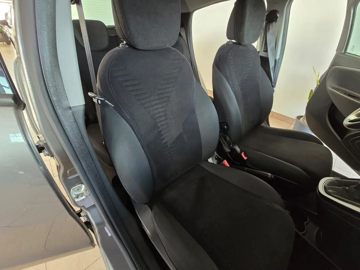 Lancia Ypsilon usata a Rimini (13)