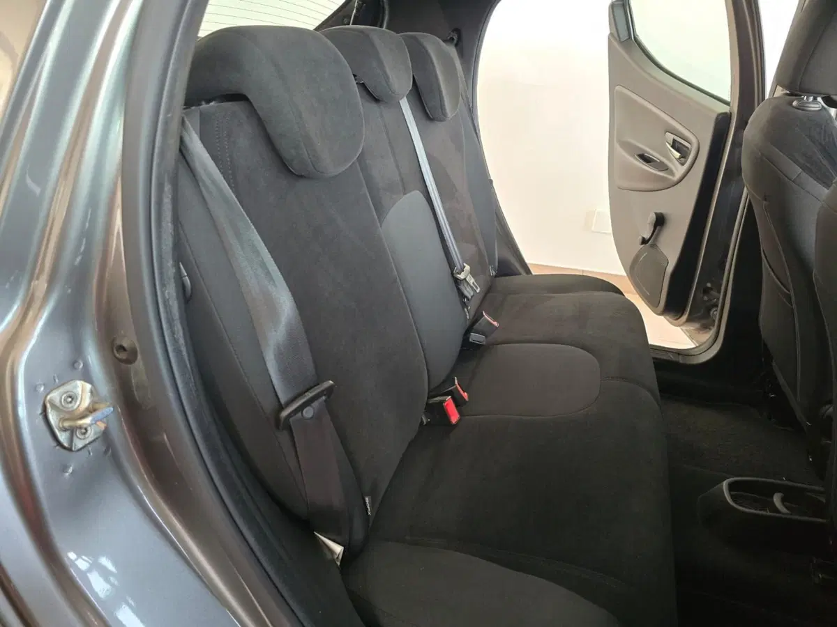Lancia Ypsilon usata a Rimini (14)