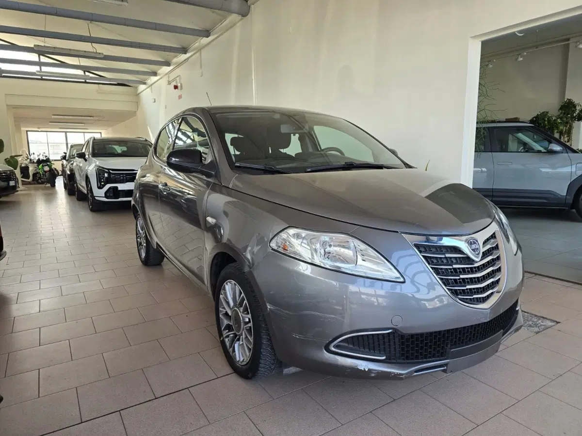 Lancia Ypsilon usata a Rimini (3)